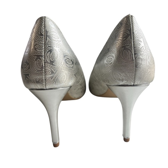 BEBE SAYDEE Stiletto Sassy Silver Chrome Pointed Toe 3.5 inch heel Sz 8.5 - Picture 4 of 12